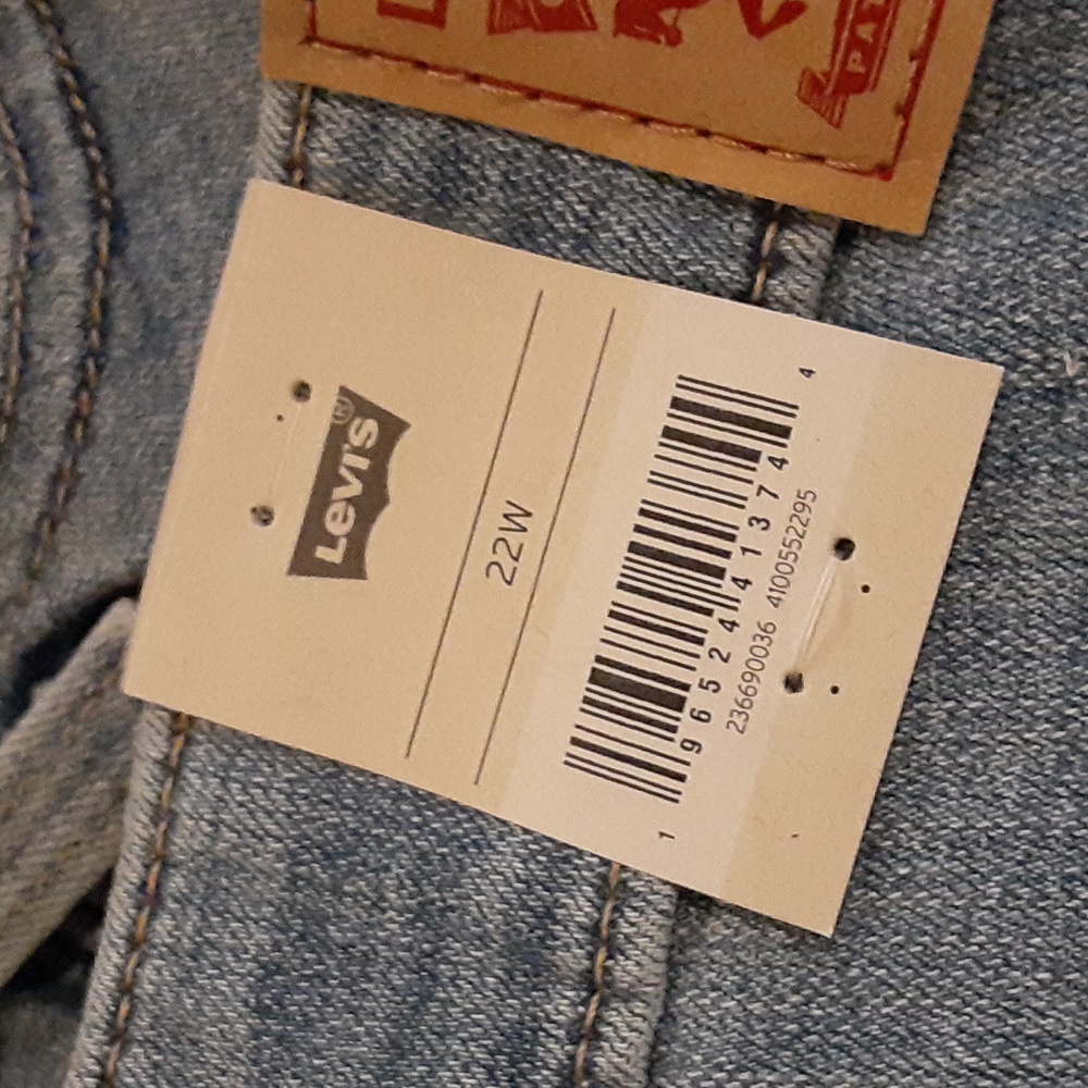 Levi's Women's Denim Mid Length Shorts Size 22W - Picture 8 of 8